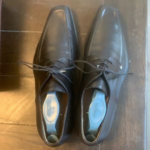 Men’s Size 6 1/2 dress shoe, black. Gently used.